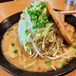 ラーメン屋 まる - てんこ盛りラーメン