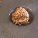 Osteria Profumo - はまちとブラックオリーブのトマトソースパスタ（ハーフサイズ）