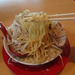 Menya Musubu - 味噌ラーメン（野菜大盛無料）750円　天空麺リフト