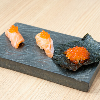 寿司仙人プロデュースの握りが、アラカルトで一貫300円～