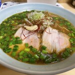 本格手抜きめし処 みんなのあじと - ピリからラーメンにニンニク乗せて