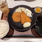 居酒屋 土間土間 - アジフライメンチ定食¥700-