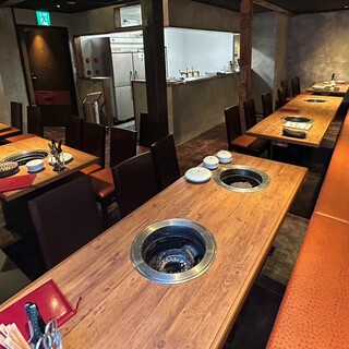 広々ゆったりテーブルでご宴会にも◎2階貸切30名可能