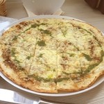 ボン・グゥ 神楽坂 - ポルチーニとバジルソースのタルトフランベ