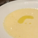 バルベッタ - 大中産とうもろこしの冷製スープ　砂糖が入ってるかのように甘い　そして、粒々の食感か嬉しい