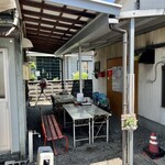 丸池製麺所 - テラス席。