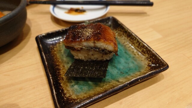 接客が良ければもう少し繁盛する鴨。スマホでの注文はQRコードの