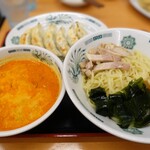 日高屋 - ピリ辛つけ麺＋餃子6個
