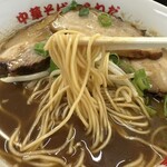 中華そばよねだ - 麺は細めぱっつり　香りあり！