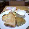 神戸屋ブレッズ - ◆パンを3種類選び、ドリンクは「カフェオレ」を。517円（税込：カード可） パンはトーストして出されますし、ホイップバターも添えられ普通に美味しい。