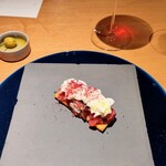 malca - で、赤身とトロとチーズが巧みにバランスして美味しくて。パンのガーリックな感じがまたとてもいいんですね＼(^o^)／これは来る度食べたいですね☆