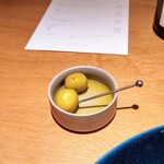 malca - このグリーンオリーブ、美味しいですね～ いくつでも食べられちゃいそうです♡(笑) 聞くところによれば、タクボ(未訪)のスターターもグリーンオリーブだそうですね