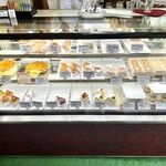 フロマージュウ - 店内ショーケース