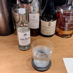 malca - お水はガス入りもガス無しもインクルードなんだそう。良心的ですね(^^) 写真はガス入り