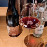 malca - お料理に合わせて1杯と選んでいただいたワイン、ピノノワール。本マグロタルタルのブルスケッタにペアリングしているワインだそう。やさしいかわいらしい甘みの軽めスルスル飲めちゃう赤でした(^^)