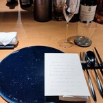 malca - 最初のテーブルセッティング。青いトレイの色が好きです。