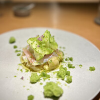 malca - 三重県産の鯵の炭火焼きカルパッチョ　夏野菜
                    どてらでいただいても、鯵と胡瓜の組み合わせはテッパンの美味しさ♪
                    鯵は炭火の香ばしさや香りを立たせて、胡瓜はソルベで温度差を演出して、見事な前菜。