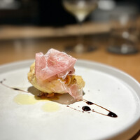 malca - 鳴門産真鯛のフリット　ペペロナータ　生ハム
                      シンプルですが、いつもこちらのフリットは好物。
                      今回は、オーソドックスなオリーブオイルやバルサミコに、クミンのスパイシーさを加えて、白身の魚が引き立ちます。