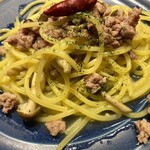 good spoon pizzeria&cheese - パスタランチ　きのことサルシッチャのペペロンチーノ　サルシッチャは崩してあり一見ひき肉のよう。パスタは極太で食べ応えがある