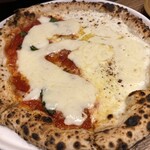 good spoon pizzeria&cheese - ビザのハーフ&ハーフランチ　モッツァレラのmilkピッツァ& マルゲリータ　+350円追いチーズ　熱々のチーズがなかなか美味しい