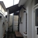 YATSUDOKIYA CAFE - 外の待合