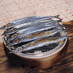 海花 - 秋の味覚、さんまの塩焼きは600～700円。刺身、なめろうもできます。ご年配の方やお子様に、おろしてから焼くこともできます。