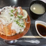 Manyounosato Takaoka - トロッと炙っちゃい鱒丼　1,100円