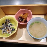 Kashiwa - セットの小鉢と鶏出汁の味噌汁