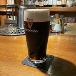 倫敦屋酒場 - ギネス飲み頃、泡が分離し黒くなる