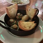 倫敦屋酒場 - マッシュルームのオイル焼き