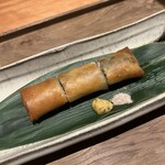 帝国ホテル 寅黒 - 鮎の揚げ春巻き。身がぱんぱんに入っていて悶絶の旨さ。