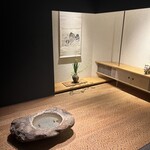 帝国ホテル 寅黒 - 金魚の泳ぐ入口空間