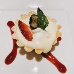 トラットリア ダイ パエサーニ - パイ生地にレモンクリームのデザート