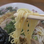 紫川ラーメン - 麺リフト