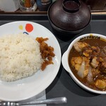 Matsuya - 80万食限定ごろごろ煮込みチキンカレー。チキンたっぷり玉ねぎシャキシャキで美味しい。スパイスが効いてる。