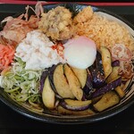 ゆで太郎 もつ次郎 - 冷やし薬味そば(温泉玉子・とろろ・舞茸天トッピング・大盛)