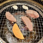 焼肉 鶯谷園 - 厚切り牛タン