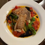 ル・ヴィルギュル - 真鯛のソテー　皮がパリパリでソースも野菜も美味しかった