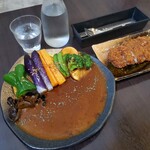 Furano Ya - curries（roux）道産野菜＋とんかつ（トッピング）