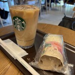 スターバックスコーヒー - アイスコーヒーとサラダラップ