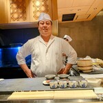 鮨トキドキ串 海老虎 - フレンドリーな大将