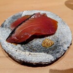 鮨トキドキ串 海老虎 - 鰹の燻製