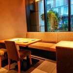 鮨トキドキ串 海老虎 - テーブル席