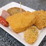 艮作 - 揚げ物盛り合わせ 300円