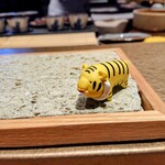 鮨トキドキ串 海老虎 - マスコット