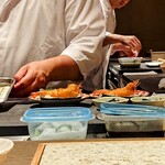 鮨トキドキ串 海老虎 - 海老フライ手巻き作製