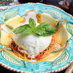 Burrata cheese and fresh basil tomato sauce spaghetti