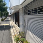 かみの屋 - 左手から歩いていくと店が見えません。