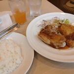 ガスト - 日替わり　金曜　　チキンのてりやき、アジフライ　加算してドリンクバー　全景