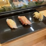 Sushiya Tonbo - はまち(通常180円)、天然まだい(通常450円